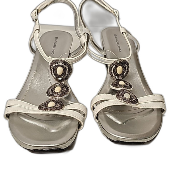 Bandolino Sandals Wedges White with Silver Embellishments Black Sole Sz 9.5 - Picture 1 of 7